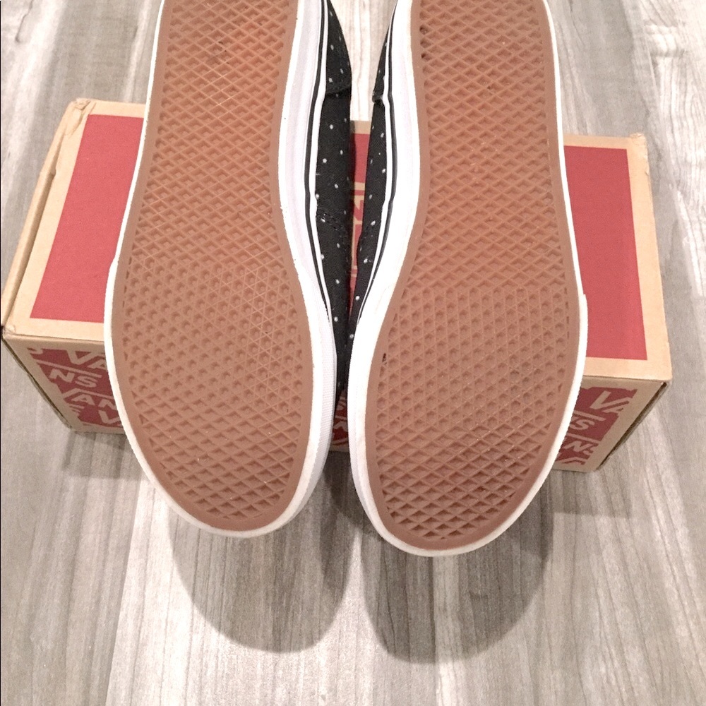 Vans Mini studded detail sneakers are a rare find🛍 Also fits Womans size 6 - Picture 3 of 7